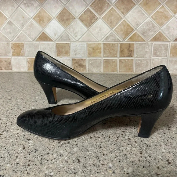 Salvatore Ferragamo Women’s Black Heel in Size 6.5 AA - Picture 5 of 11